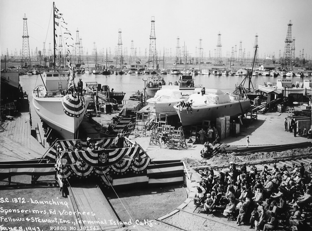 1943 Kaliforniya Tersanesinde Savaş Gemisi Denize İndirme Töreni ve Kalabalık