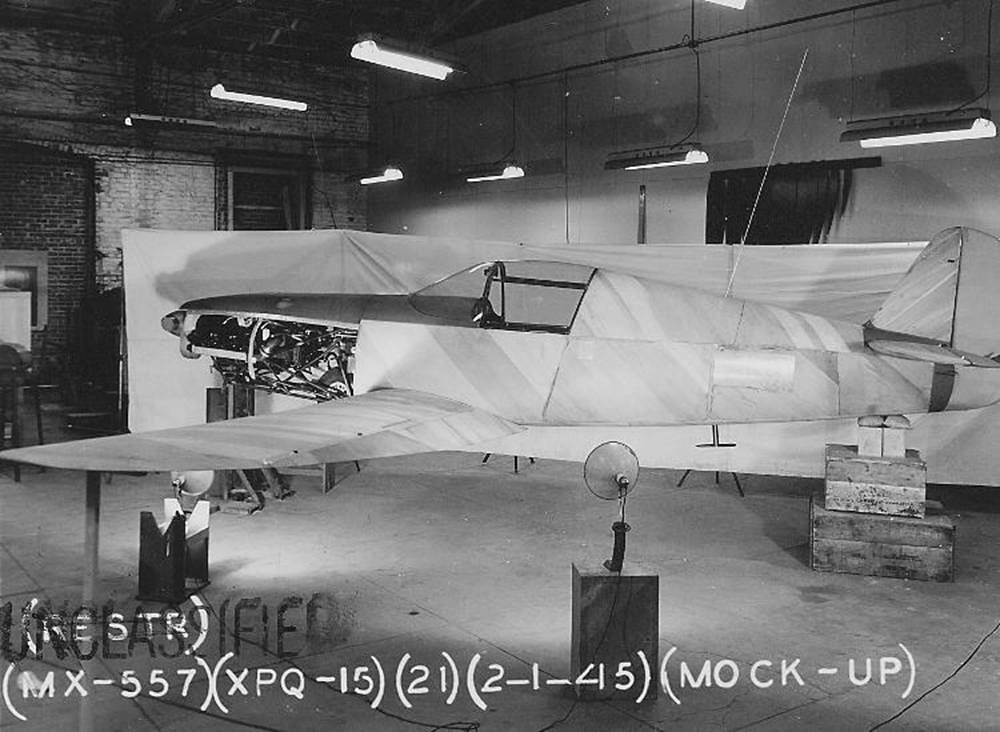 1945 tarihli xpq 15 mock up uçak prototipinin siyah beyaz atölye fotoğrafı