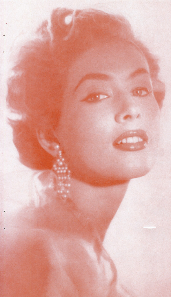 1950'ler Hollywood Efsanesi: Vintage Marilyn Monroe Portresi ve İnci Küpeler