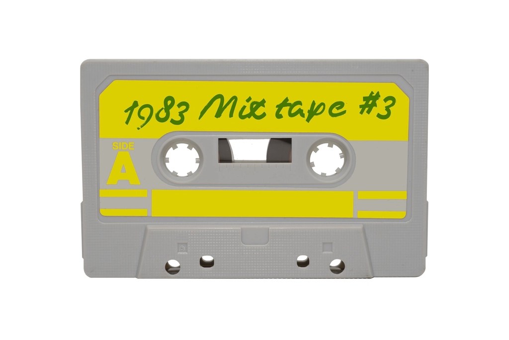 1983 Nostaljik Mix Tape: Retro Analog Kaset ve Vintage Müzik Kültürü