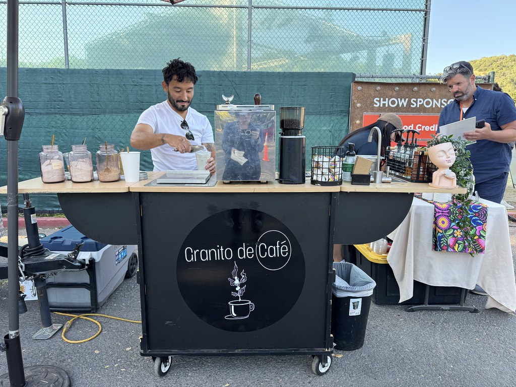 Açık Hava Etkinliğinde Granito de Café Mobil Kahve Standı ve Barista