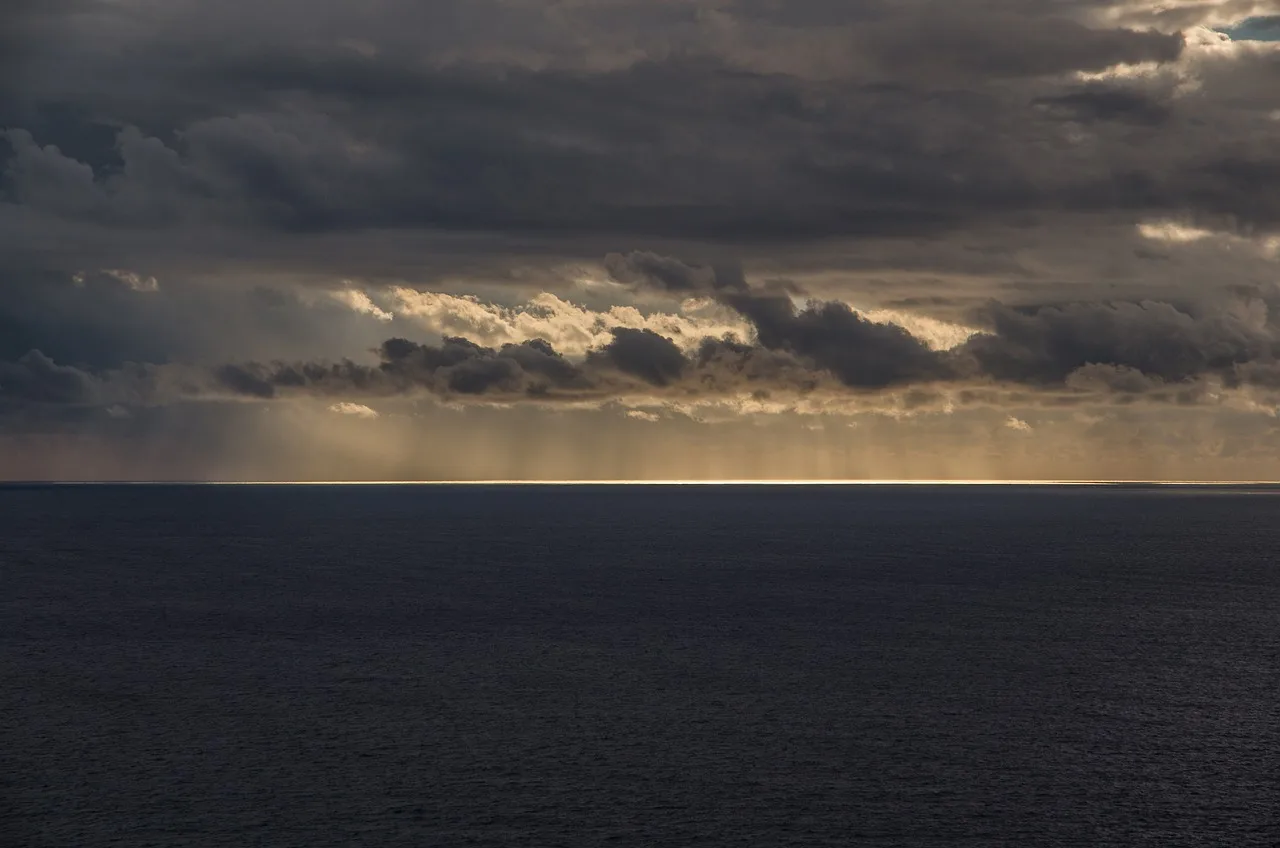Akdeniz gün batımı deniz manzarası - atmosferik akşam