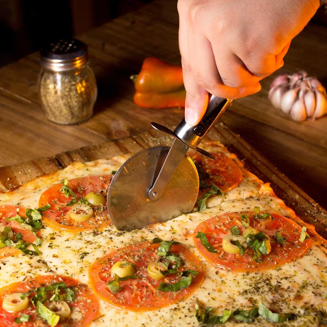 Akustik pizza dükkanı oturumu - sıcak lezzet