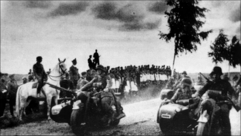 Alman Wehrmacht Askeri Konvoyunun Tarihi Siyah Beyaz Fotoğraf Karesi