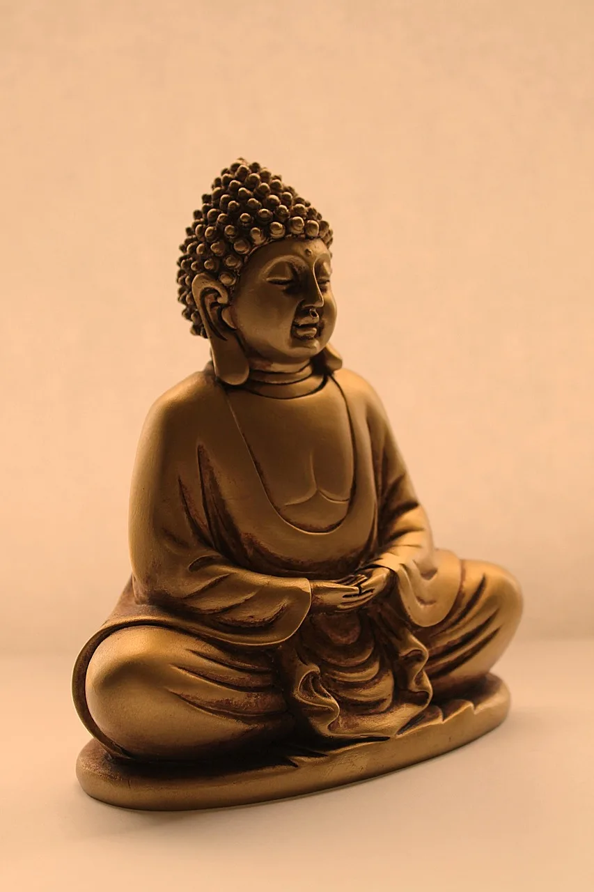 Altın Buda heykeli - zen meditasyon fotoğrafı