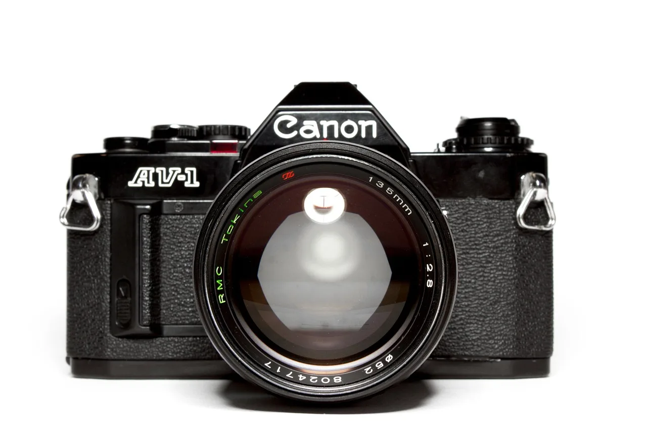 Analog kamera lensli hipster fotoğraf çekimi
