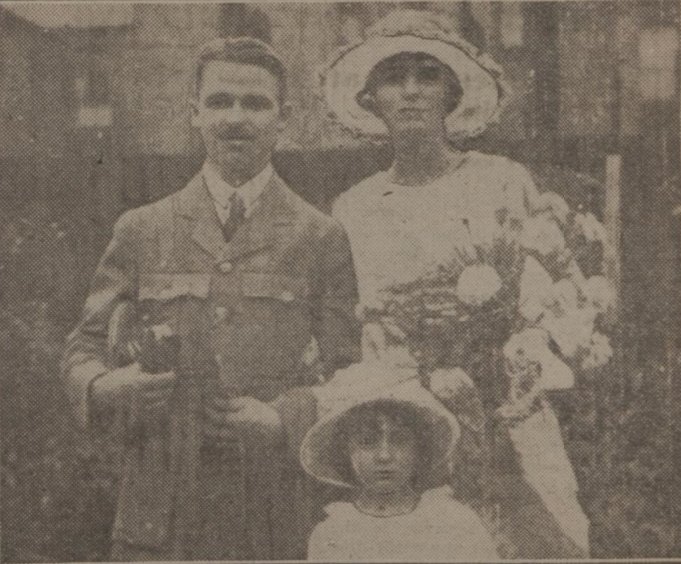 Antika Askeri Üniformalı Tarihsel Aile Düğün Fotoğrafı ve Çocuk Portresi