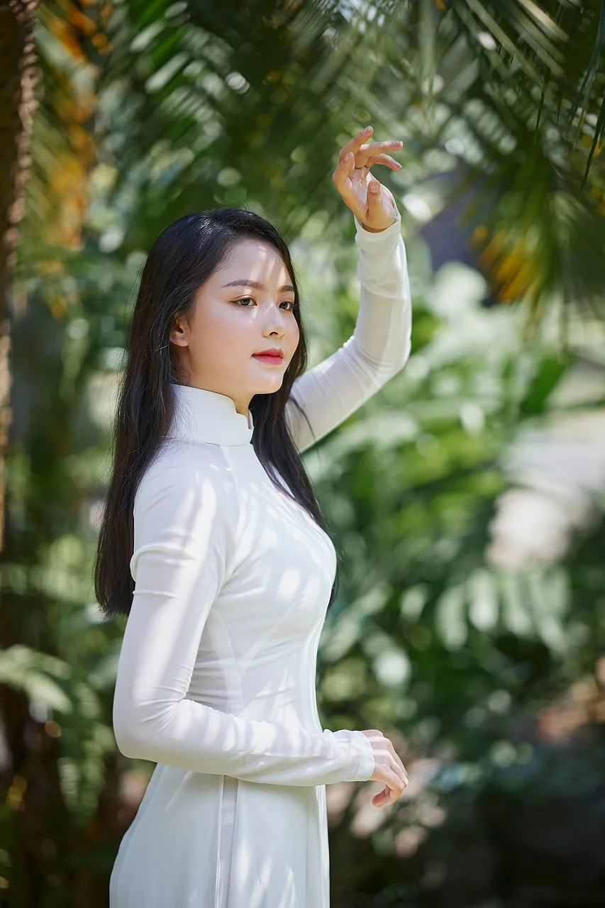 Ao Dai uzun elbise portresi - Vietnam geleneksel kıyafeti