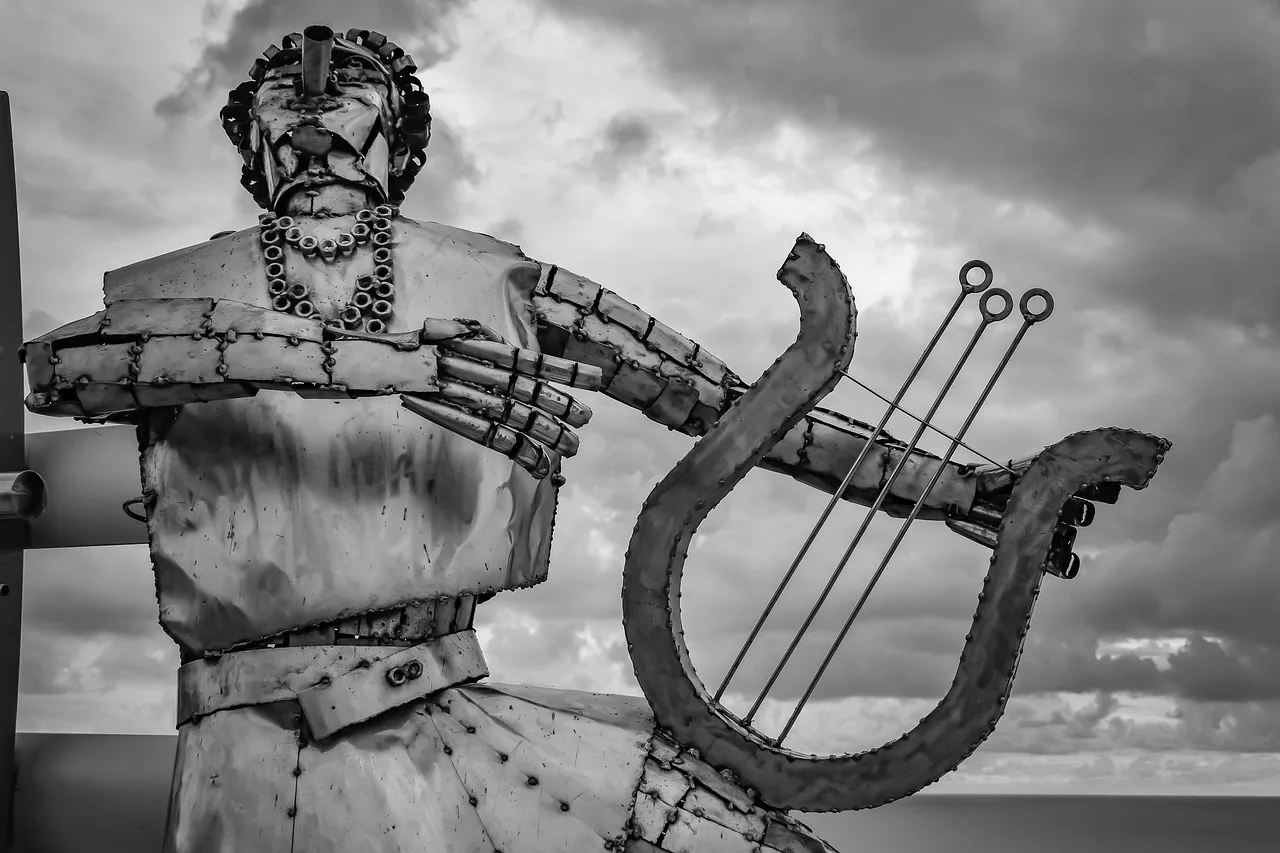 Apollo heykeli metalik detaylarıyla antik sanat