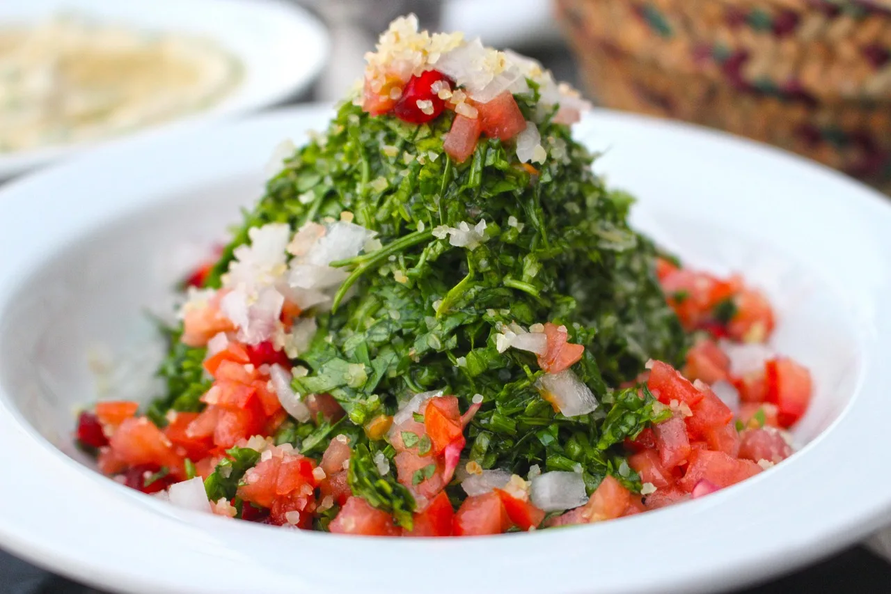 Arap tabbule salatası - sağlıklı yeşillikli yemek