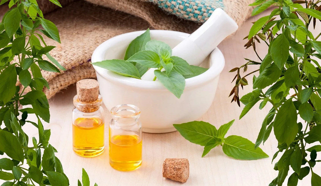Aromaterapi için esansiyel yağlar - çiçekli arka plan