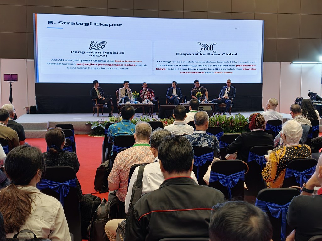 asean ve küresel pazarlarda ihracat stratejileri konferansı panel oturumu