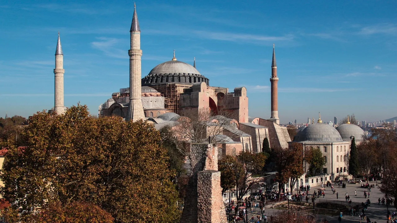 Ayasofya cami‑müze iç mekanı - tarihî yapı