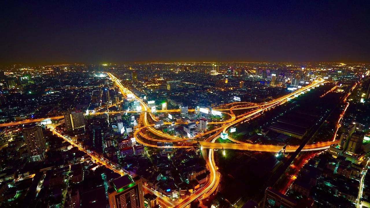 Bangkok gece silueti - ışıklı şehir manzarası