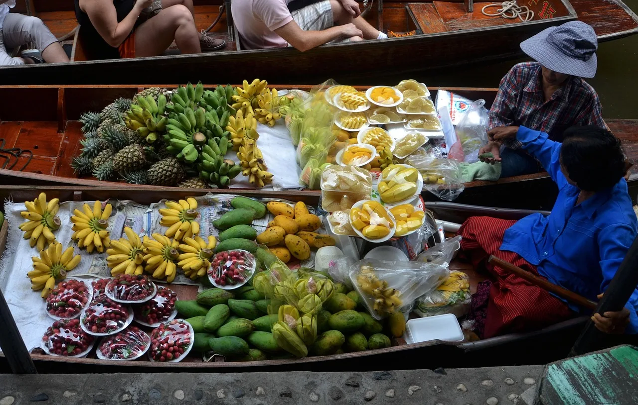 Bangkok tropikal meyve teknesi renkli pazar