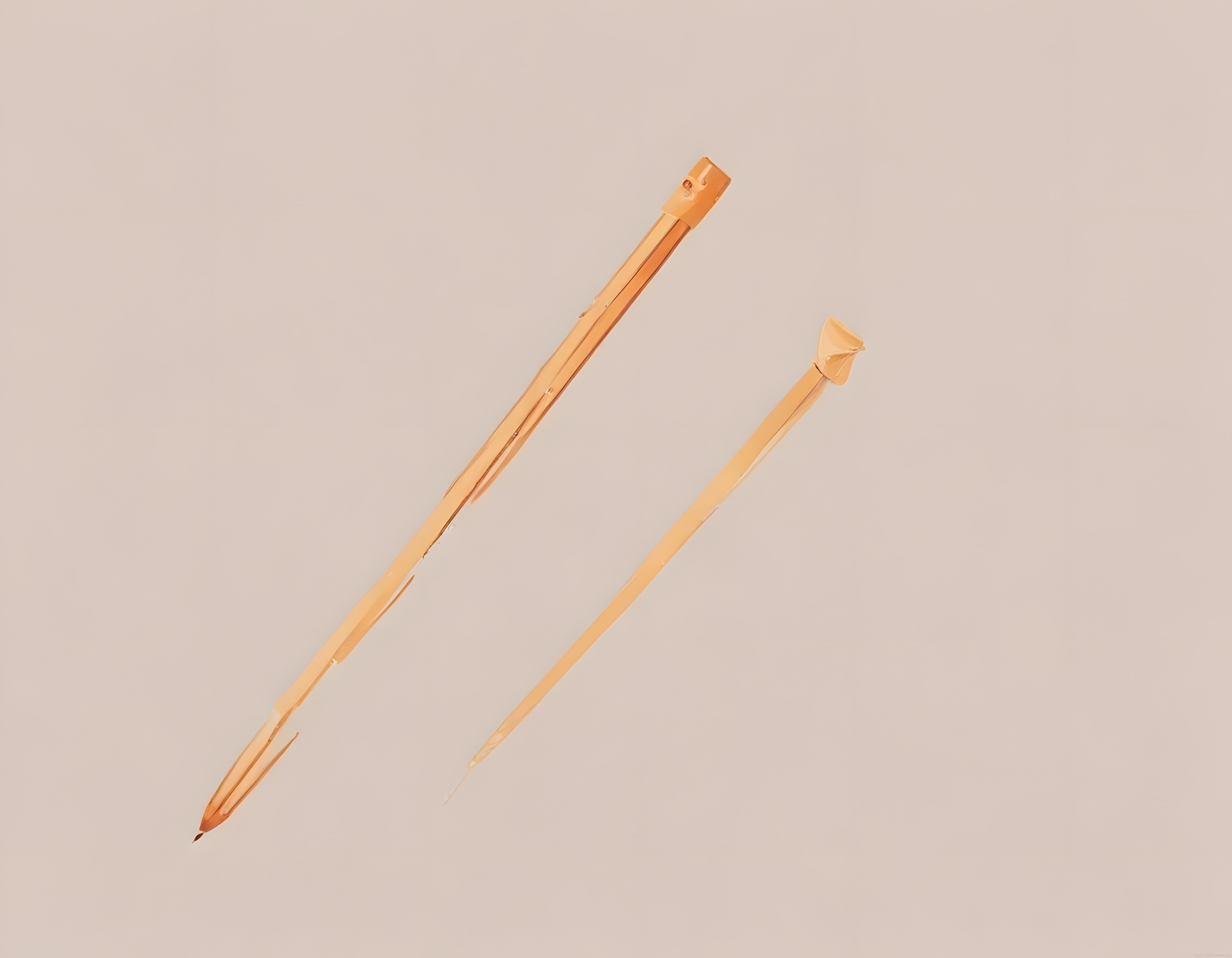 Bej Arka Planda İki Adet Rose Gold Makyaj Aleti ve Kozmetik Spatula