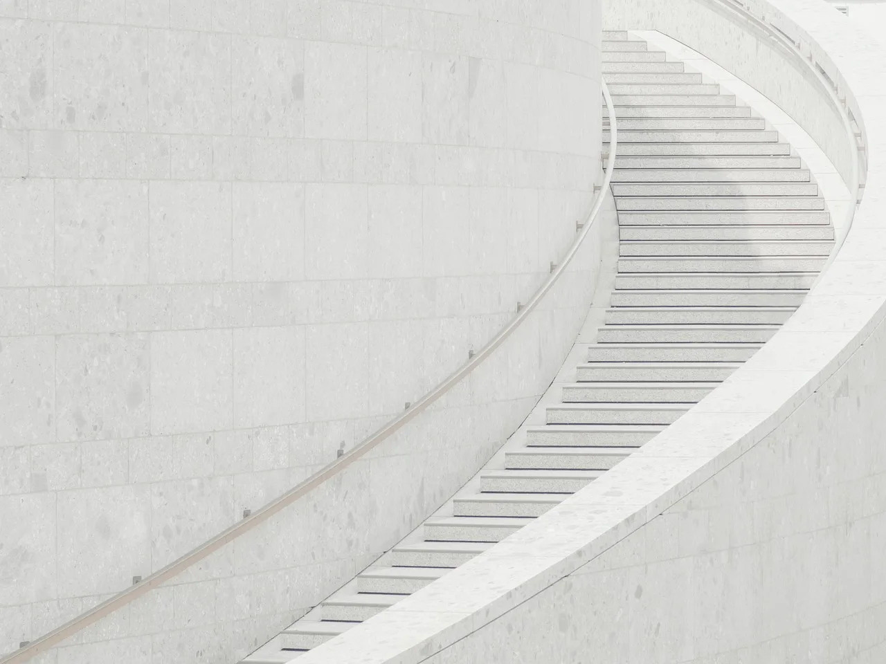 Beyaz beton bina modern mimari dış cephe