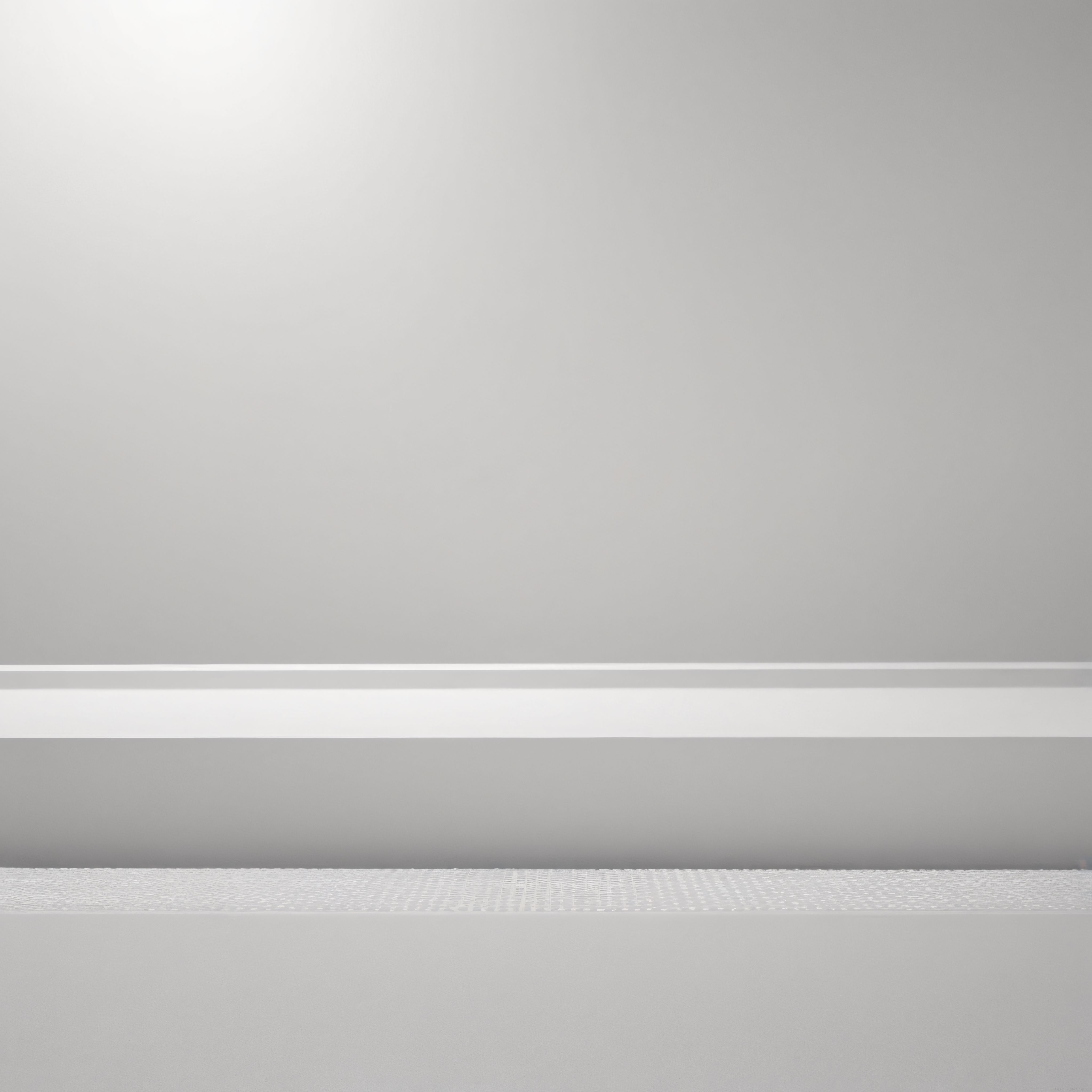 Beyaz Gri Tonlarında Minimalist Stüdyo Arka Planı ve Ürün Vitrini
