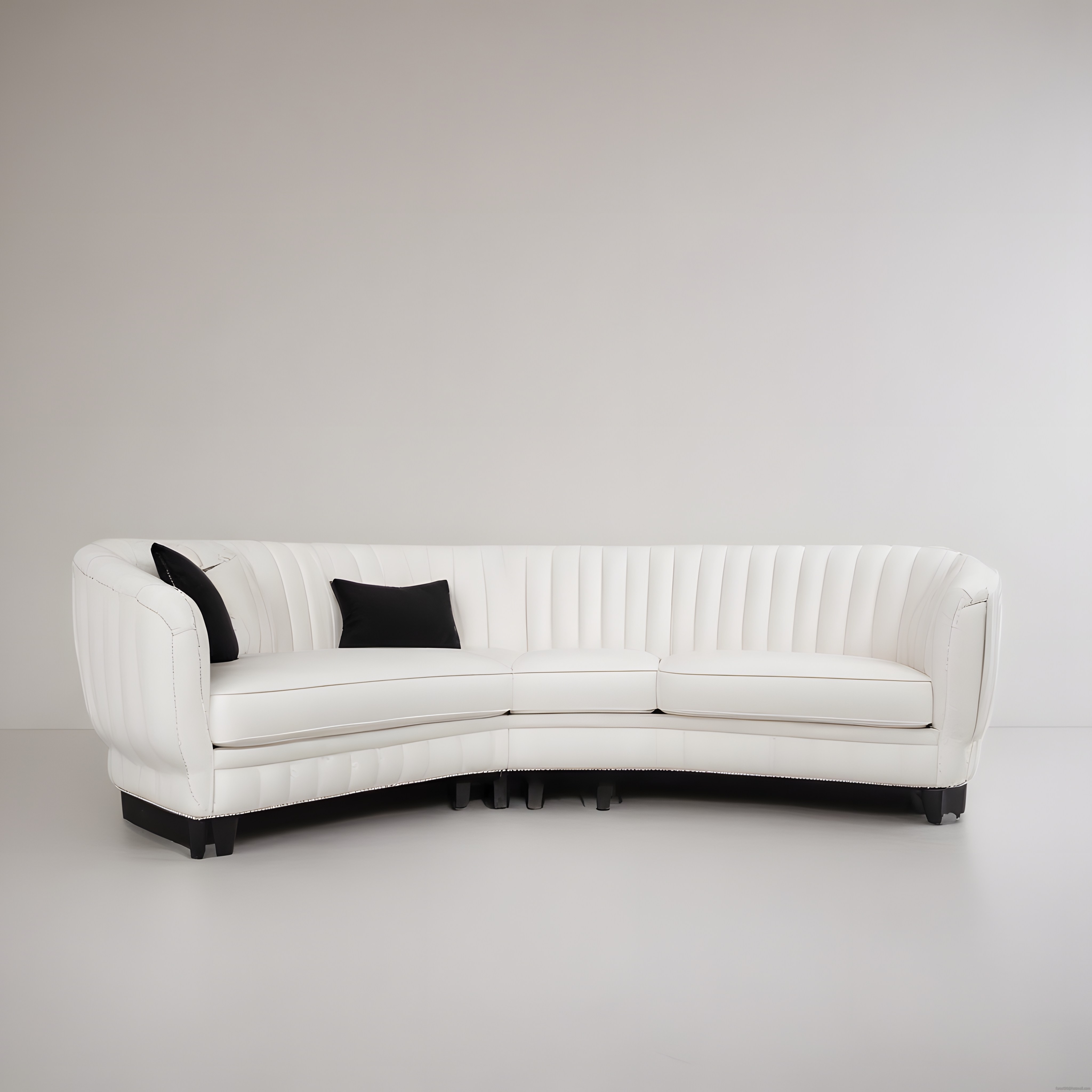 Beyaz Kapitoneli Deri Kanepe ve Siyah Yastıklarla Minimalist Salon Dekorasyonu