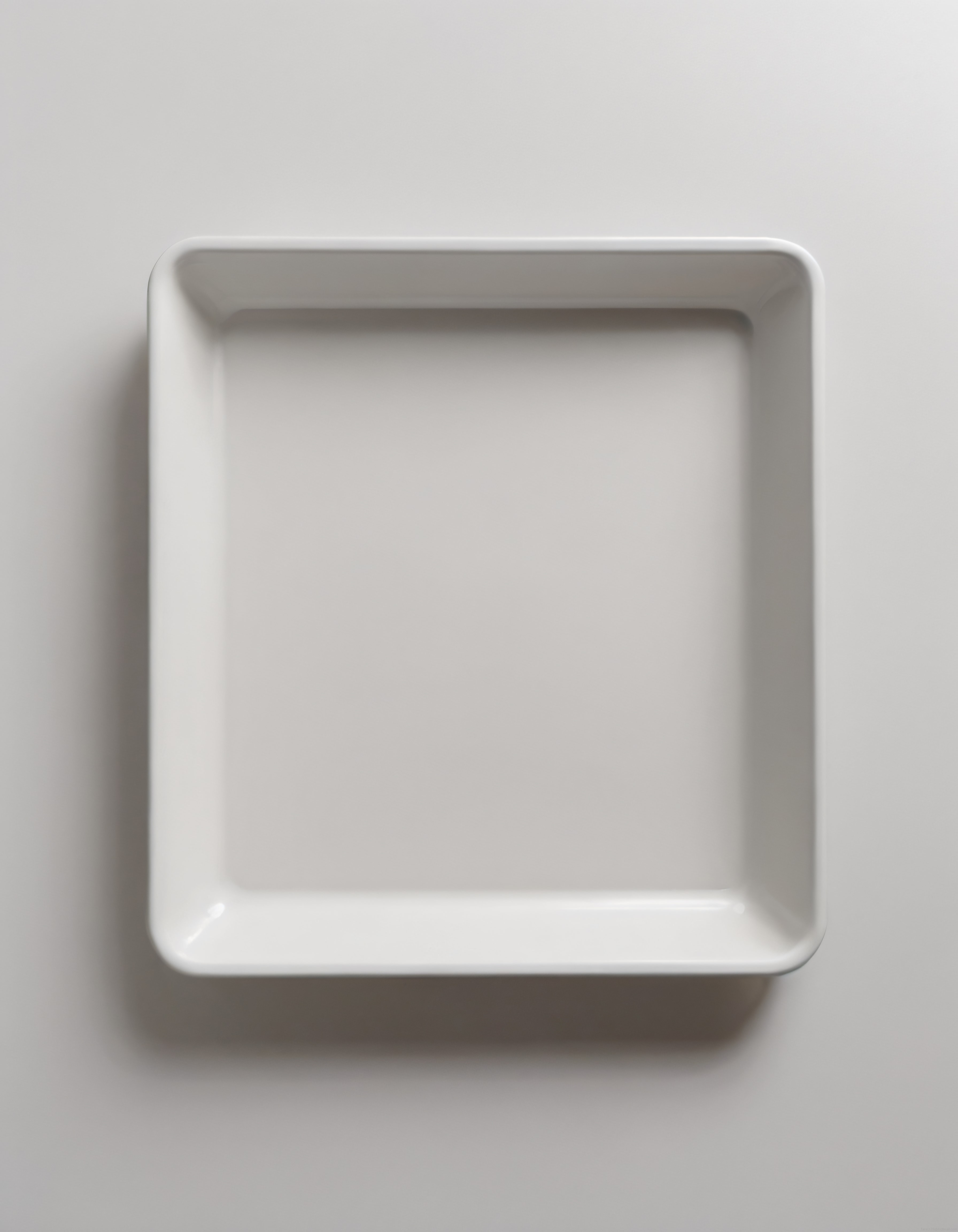 Beyaz Kare Porselen Fırın Tepsisi ve Sunum Kabı Minimalist Fotoğraf