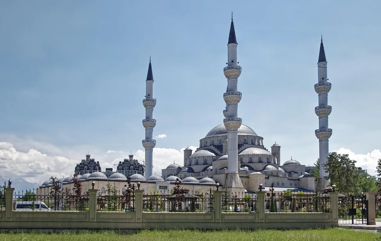 Bişkek Yeni Merkez Camii mimari detayı - Kırgızistan