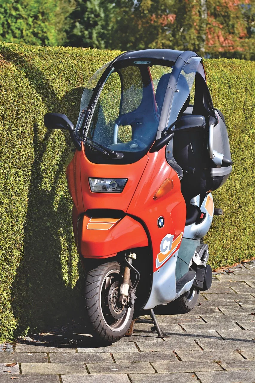 BMW C1 klasik scooter fotoğrafı - hızlı sürüş