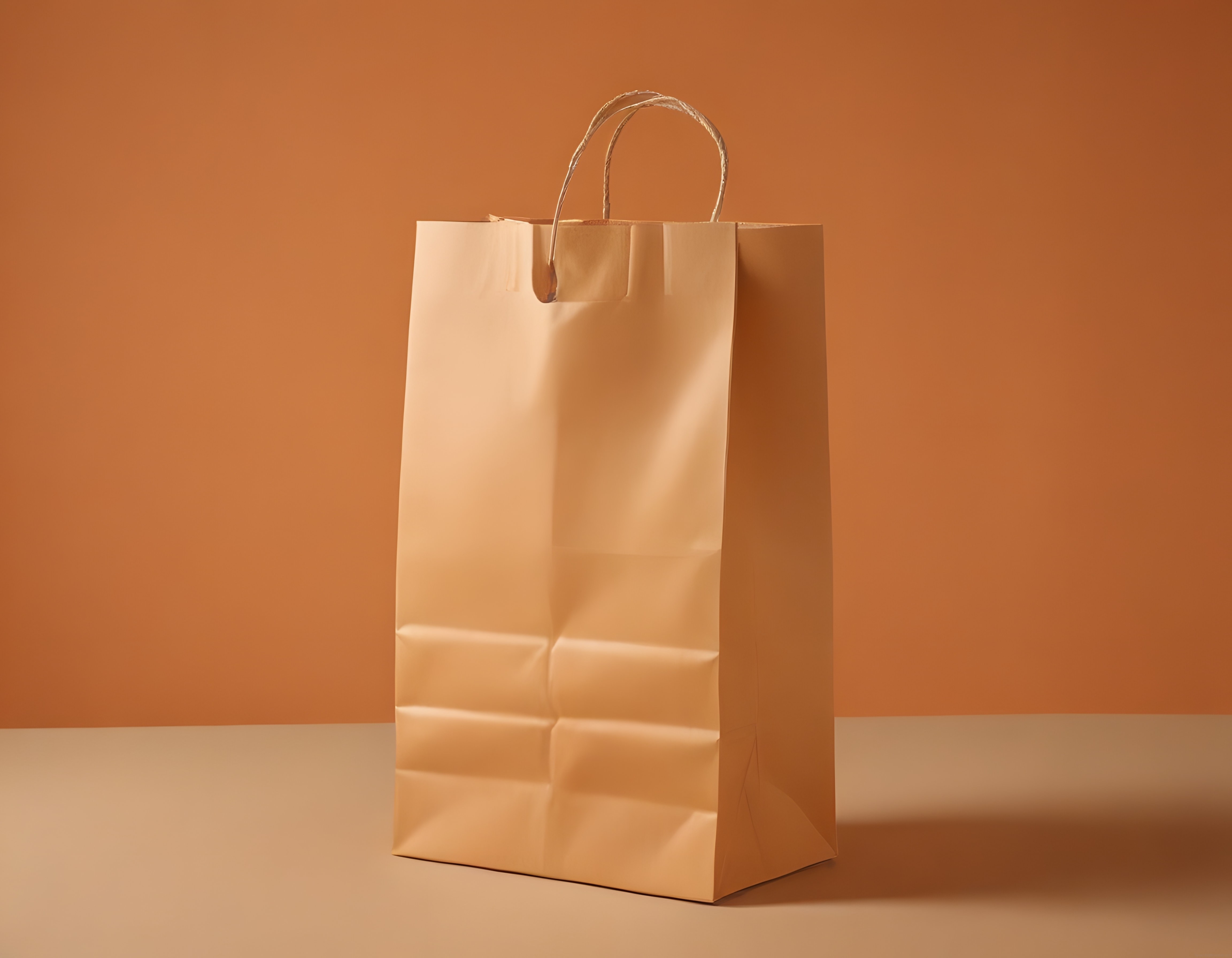 Boş Kraft Kağıt Torba, Sıcak Tonlarda Minimal Ürün Mockup Arka Planı