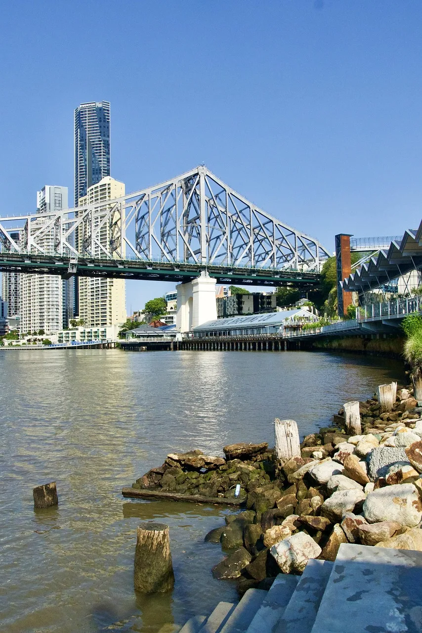 Brisbane nehir üzerindeki çelik köprü - modern mimari