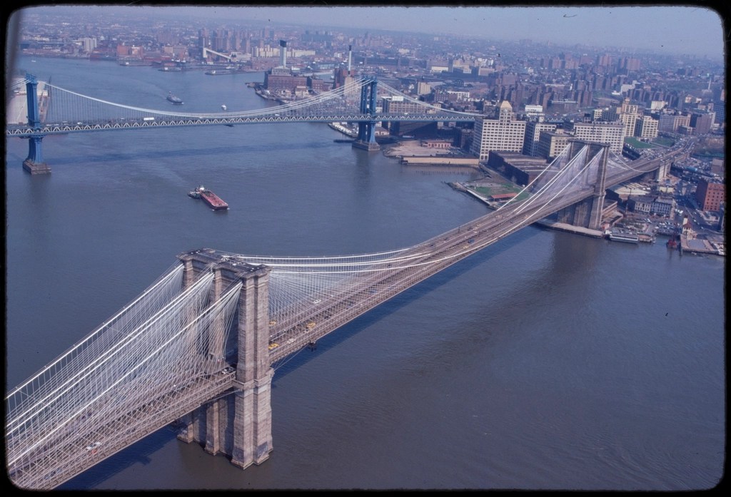 brooklyn ve manhattan köprüleri havadan kuş bakışı new york manzarası