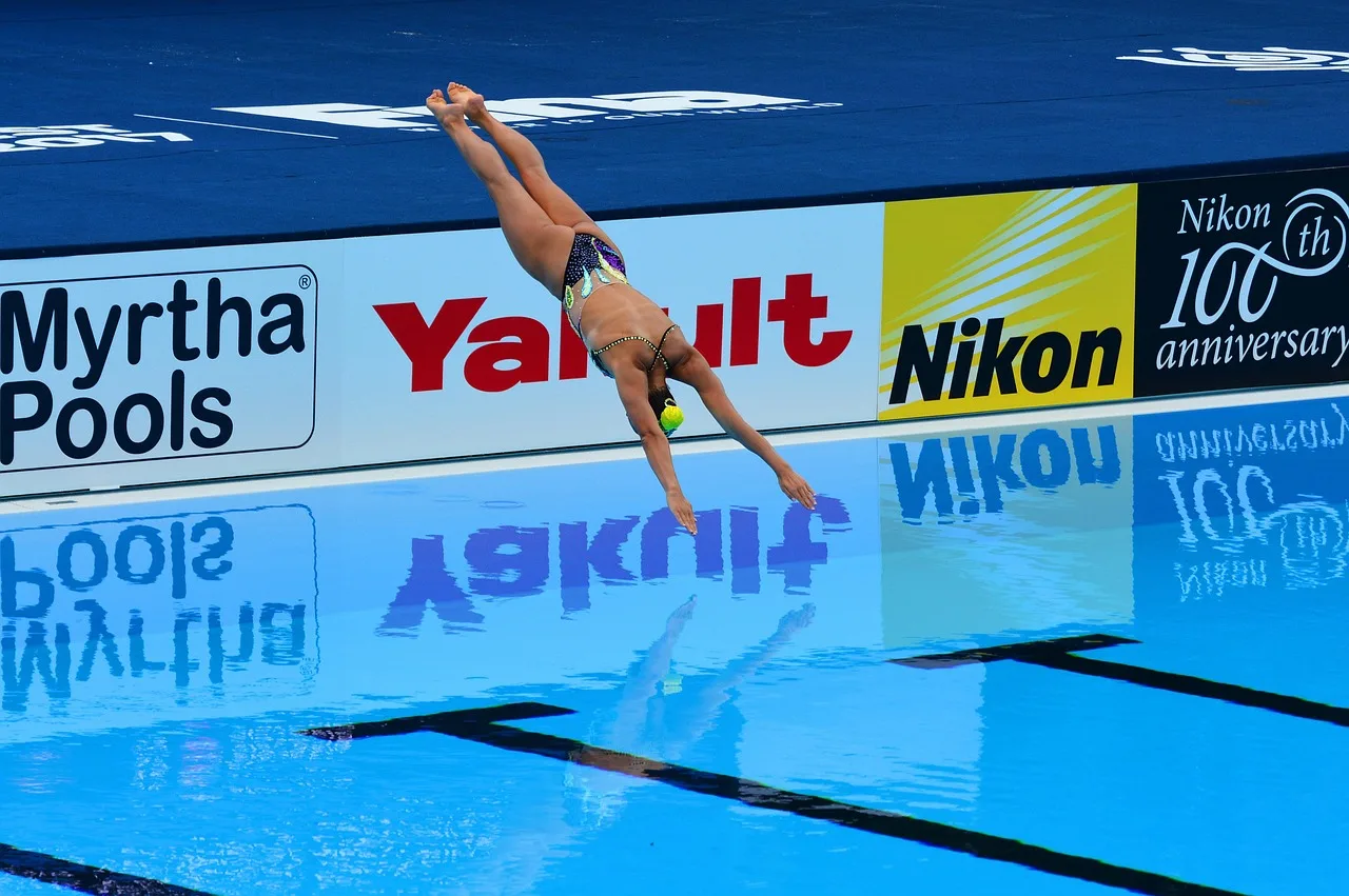 Budapeşte su altı senkronize yüzme turnuvası - spor fotoğrafı