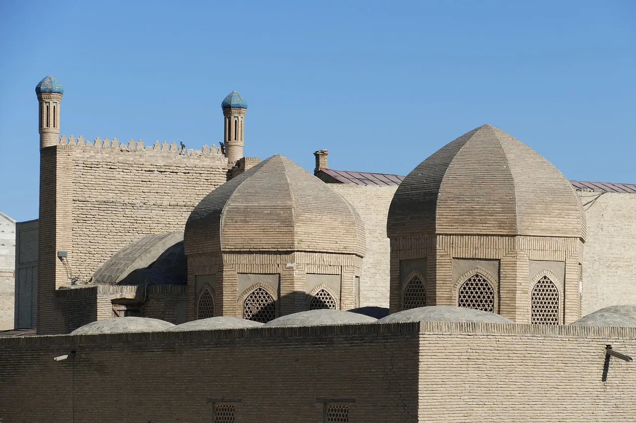Buhara tarihi çini kubbeli çarşı - Orta Asya