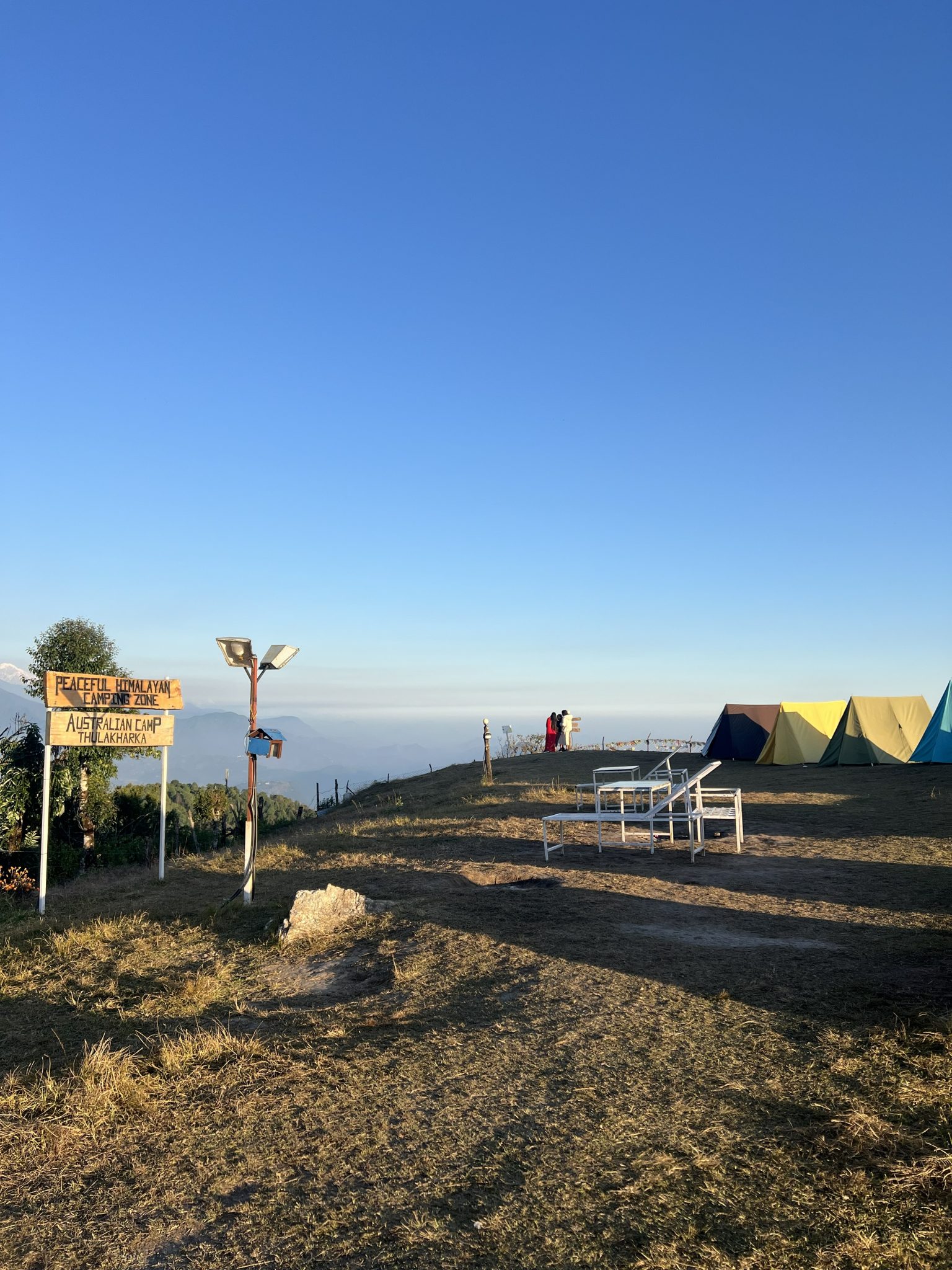 Bulutların Üzerinde Eşsiz Bir Sabah: Himalaya Kamp Alanı ve Panoramik Manzara