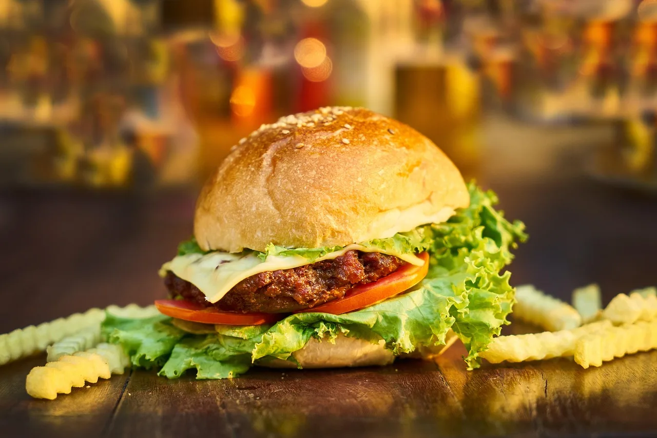 Burger lezzeti - taze malzemelerle hazır sunum