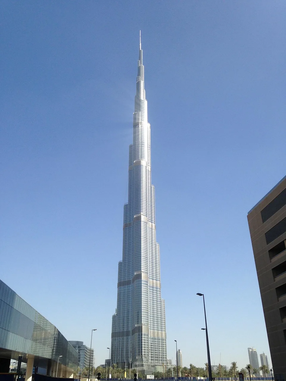 Burj Khalifa gökdeleni gece ışıkları - Dubai