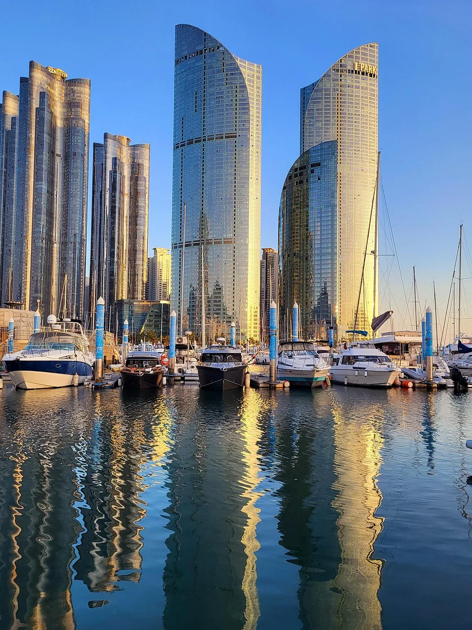 Busan Haeundae plajı yüksek katlı binalar