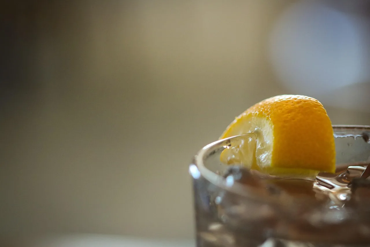 Buzlu limonlu çay - ferahlatıcı yaz içeceği Buzlu limonlu çay - ferahlatıcı yaz içeceği
