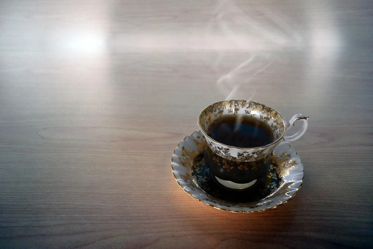 Çay fincanı ve aromalı bitki çayı - vintage