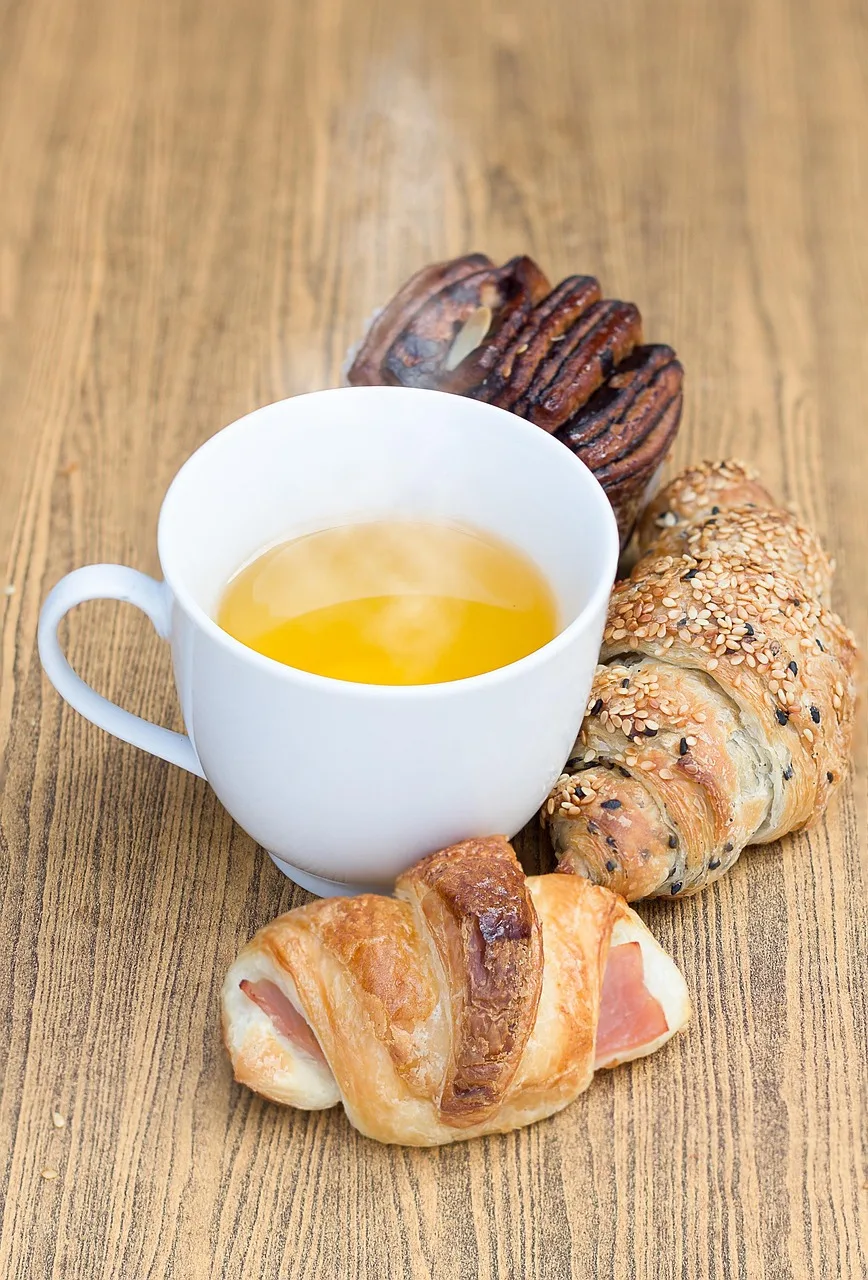 Çay ve ekmek kahvaltısı - lezzetli atıştırmalık