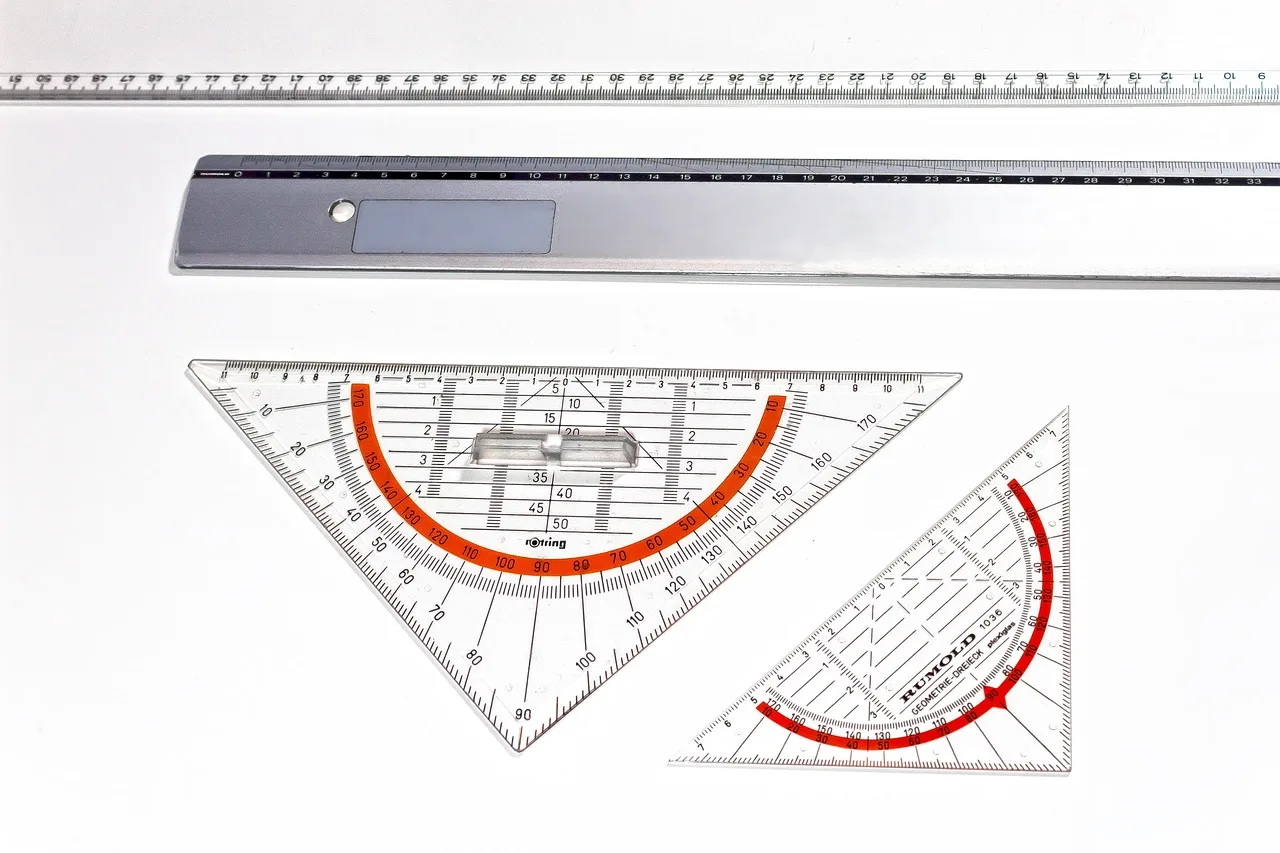 Cetvel ve üçgen ölçüm aleti - sınıf içi geometri