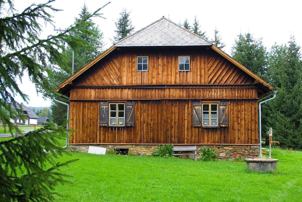 Chaletli ahşap kulübe doğa manzarası