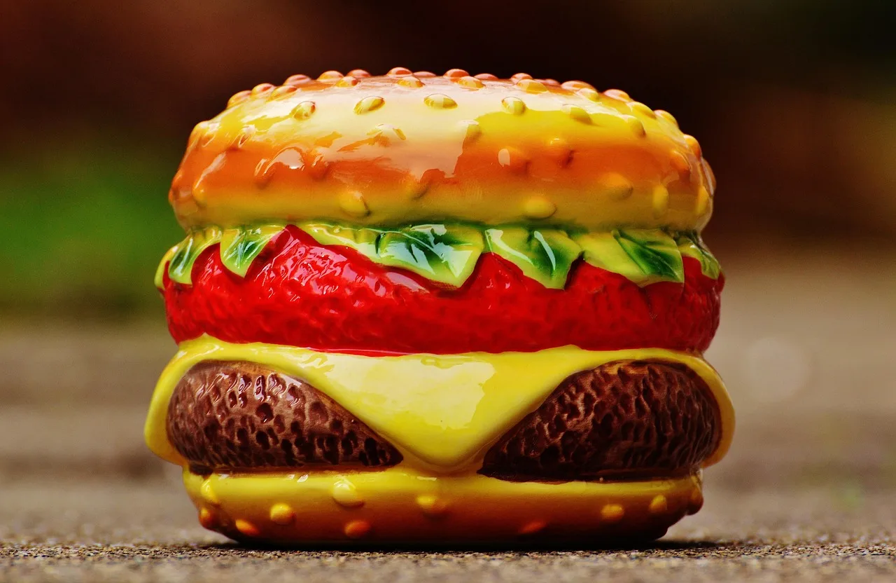 Cheeseburger seramiği lezzetli yemek dekorasyonu