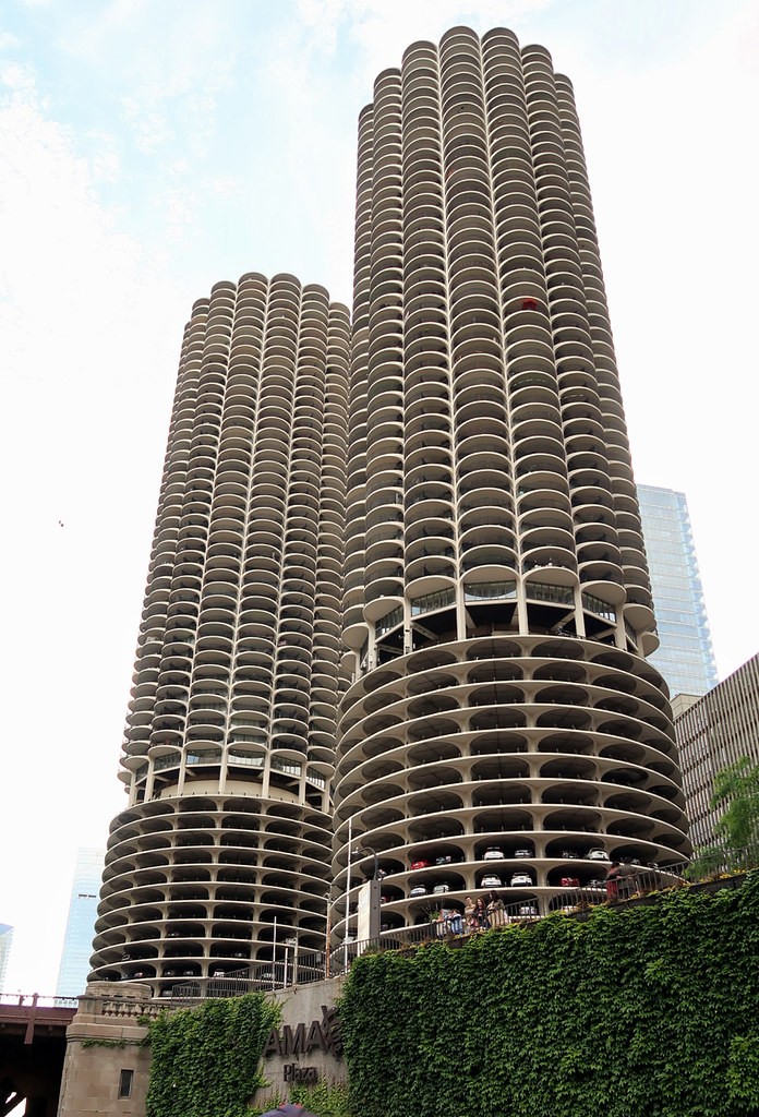 Chicago'nun İkonik Mısır Koçanı Kuleleri: Marina City'nin Eşsiz Mimarisi