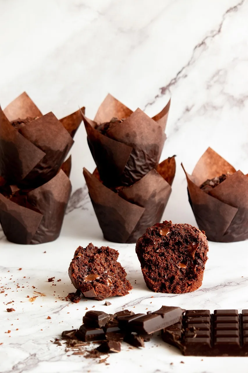 Çikolatalı muffin ve tatlı pastane fotoğrafı