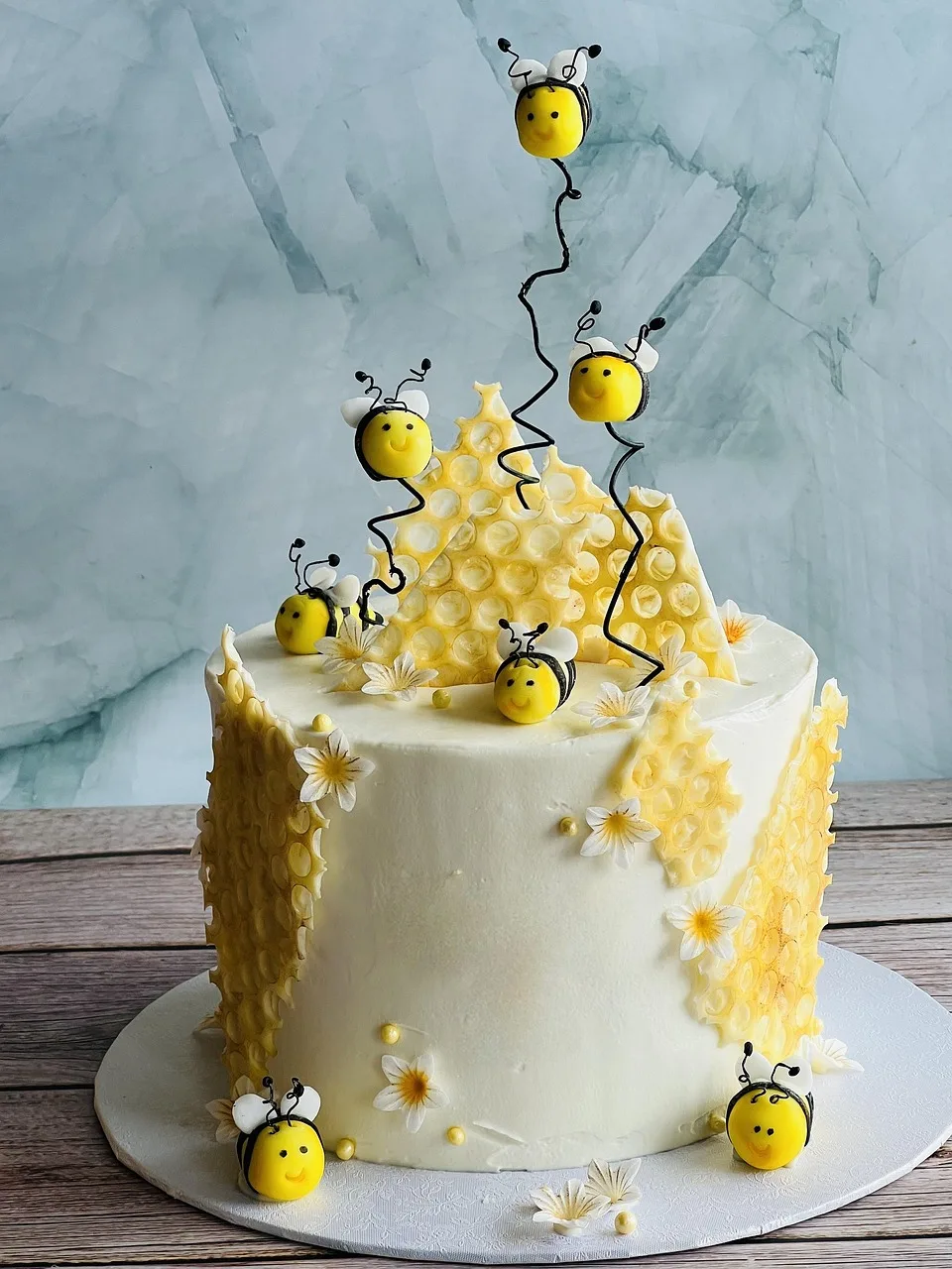 Çilekli krem peynirli pasta - doğum günü fotoğrafı