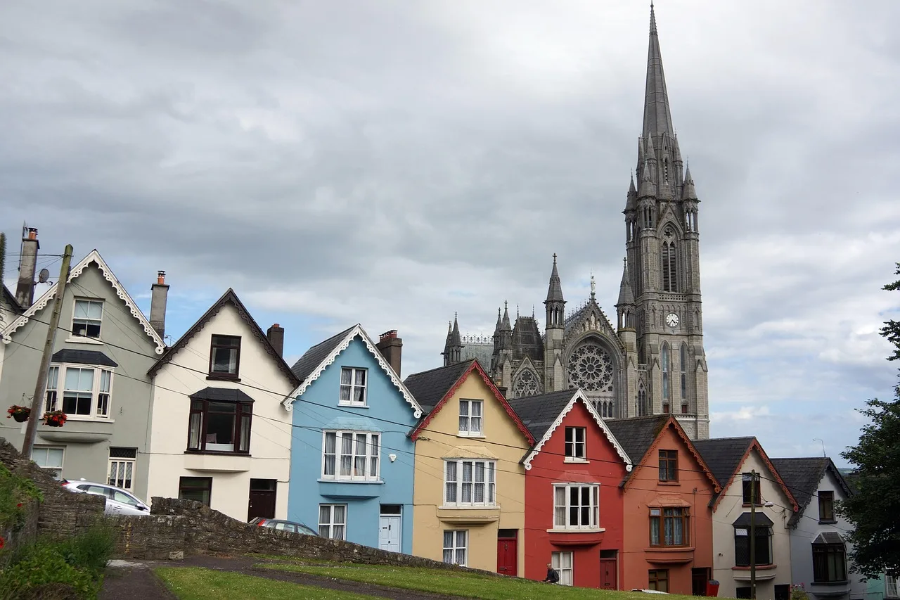Cobh Kork tarihî kilise terası - eski yapı