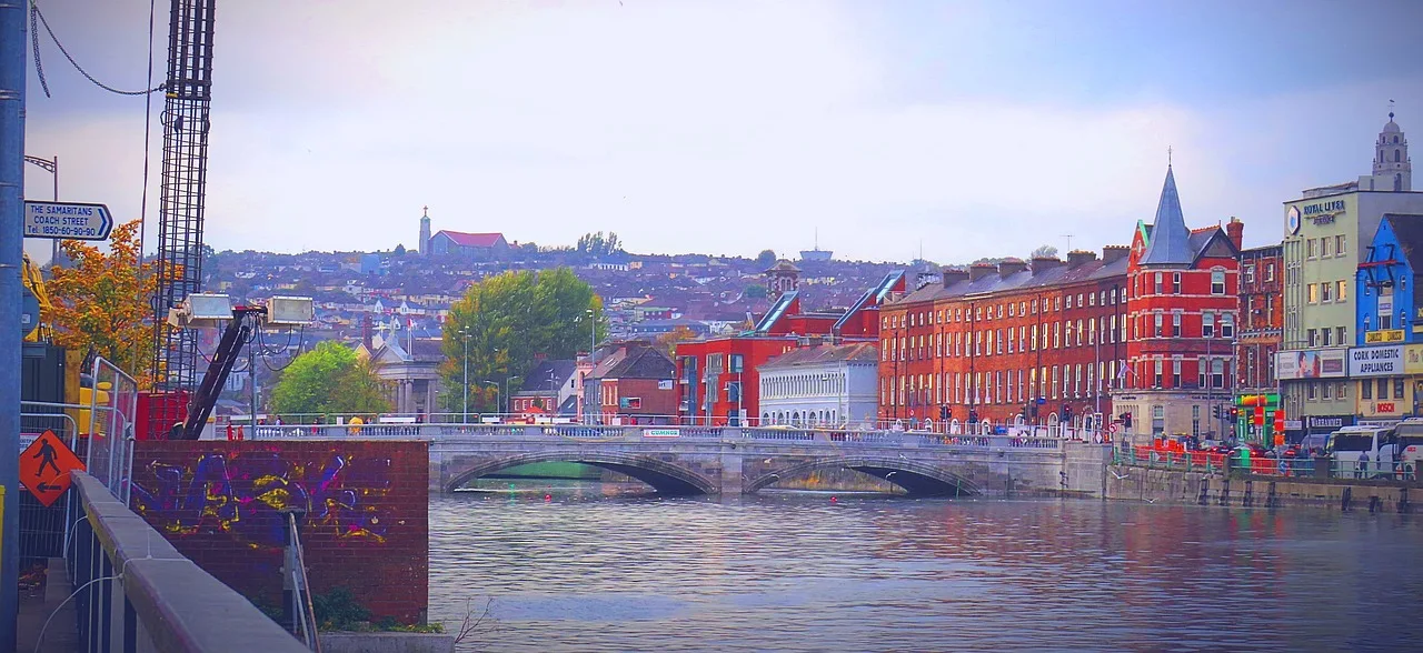 Cork liman şehri mimari manzarası - nehir kenarı