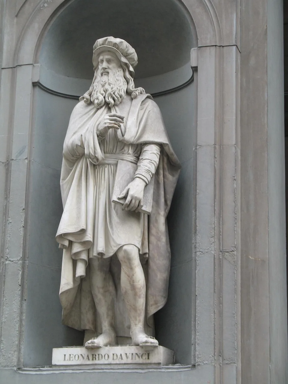 Da Vinci heykeli mimari detayları - klasik Paris turu