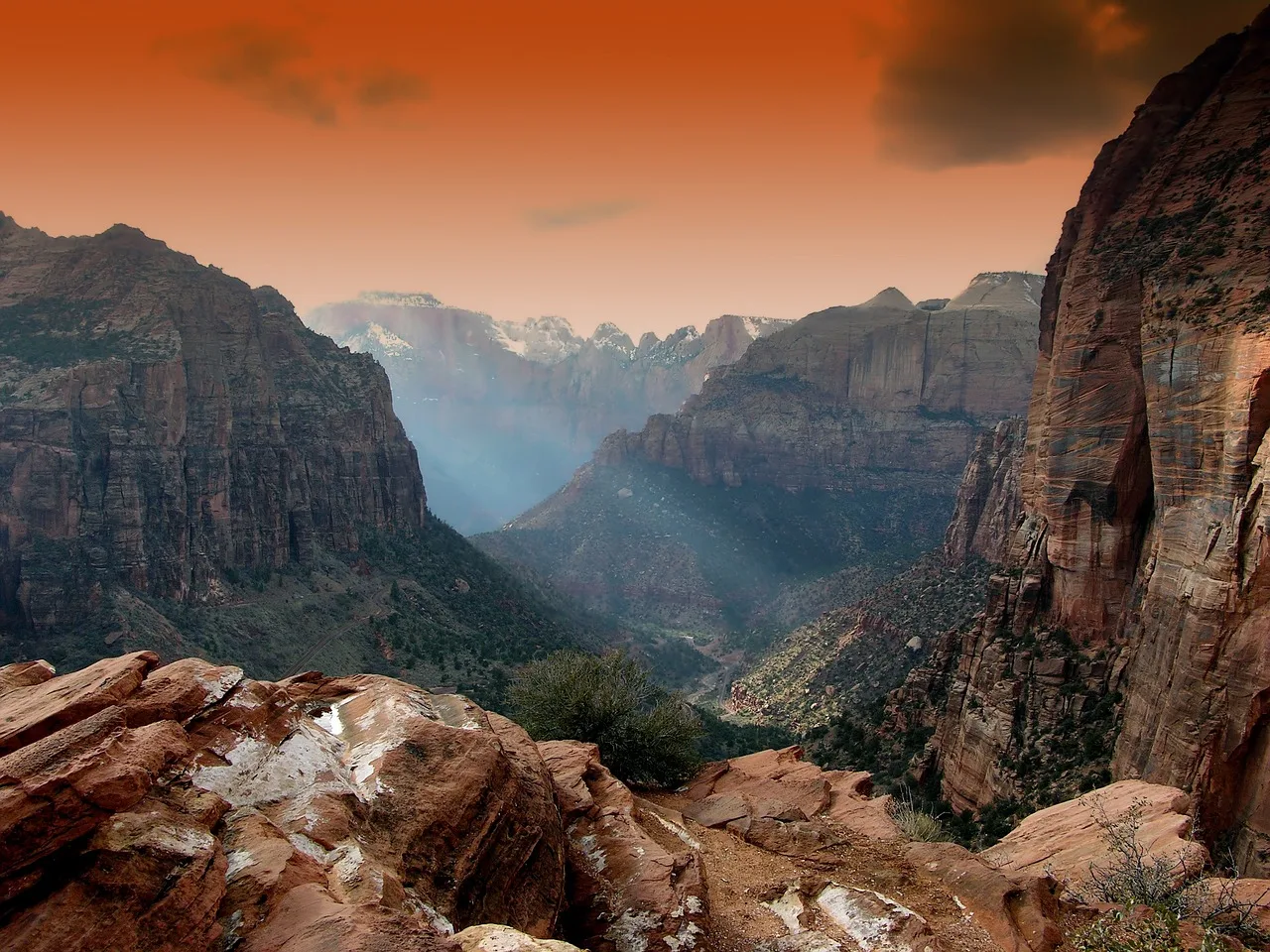 Dağ ve vadi manzarası - Utah doğal güzellik