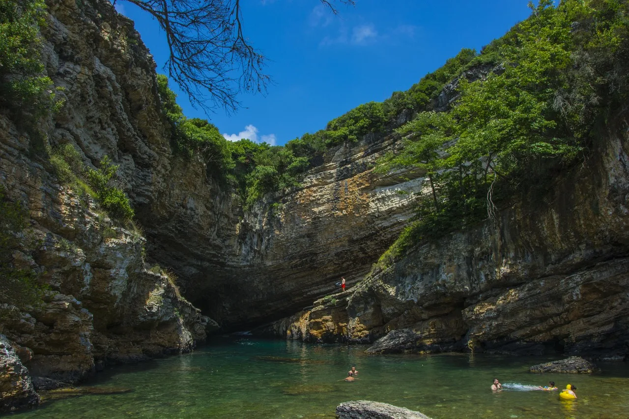 Dağlık kamp manzarası - yazlık doğa fotoğrafı