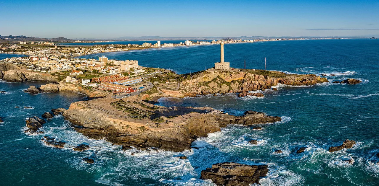 Deniz feneri kıyısında doğal manzara - Murcia sahili